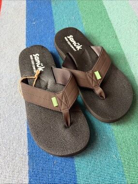 Sanuk men’s Brown Flip Flop Sandals beer comfort 8